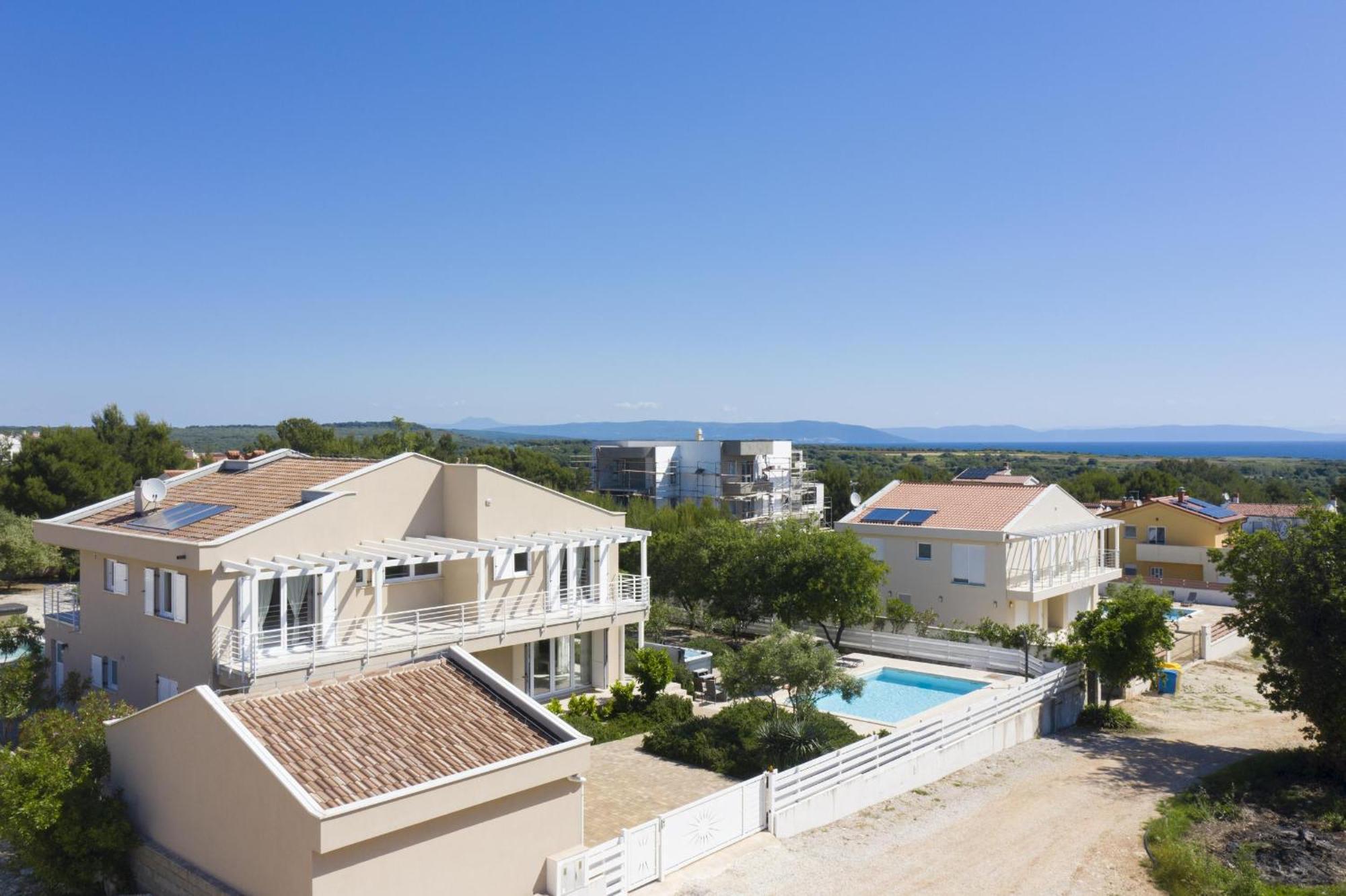 Villa Bella - Beautiful And Modern House With Pool, Souna, Jacuzzi & Playground, Liznjan - Istra Exterior foto