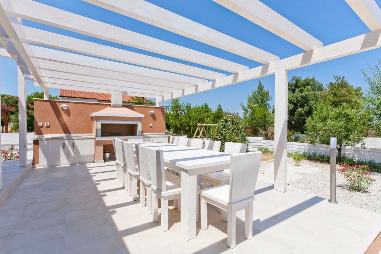 Villa Bella - Beautiful And Modern House With Pool, Souna, Jacuzzi & Playground, Liznjan - Istra Exterior foto